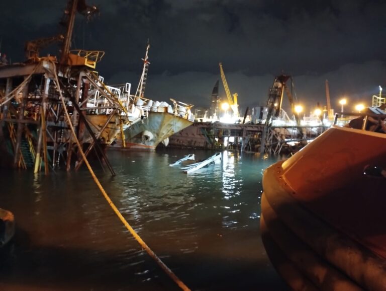 Se hundió un dique seco de la Armada en Ushuaia y…