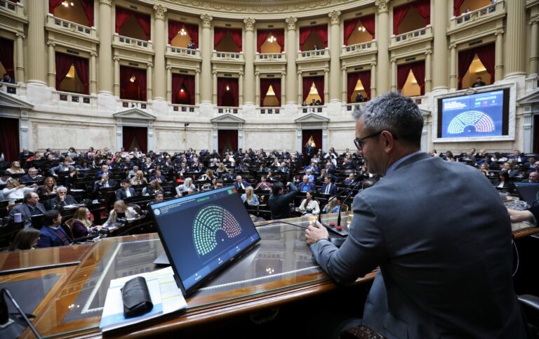 El oficialismo logró el quorum y busca bloquear a…