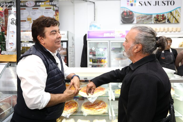 Fernando Espinoza apuntó contra Milei por la…