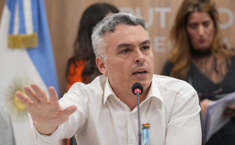 Esteban Paulón apuntó contra el oficialismo antes…