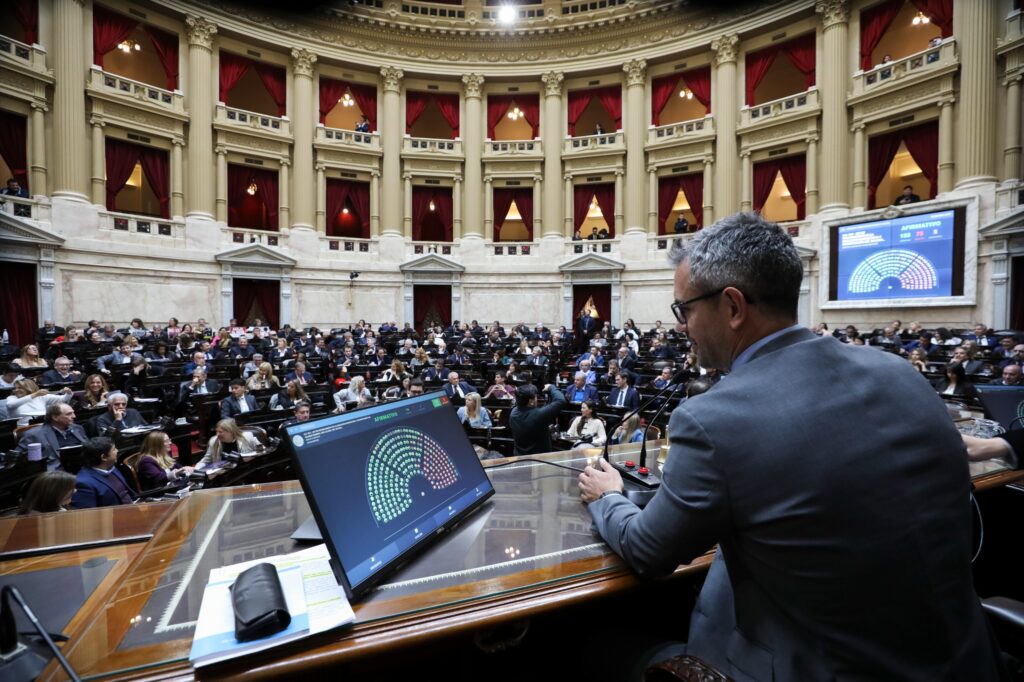 Diputados aprobó la “Ley Hojarasca” tras una sesión cargada de cruces y acusaciones
