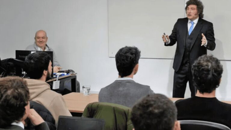 Profesores y ex rectores de la Universidad de San…