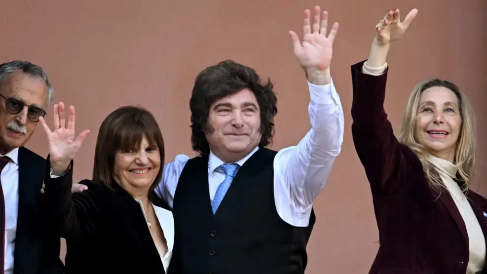 Milei reúne otra vez a su mesa chica para contener la interna entre Caputo y los Menem