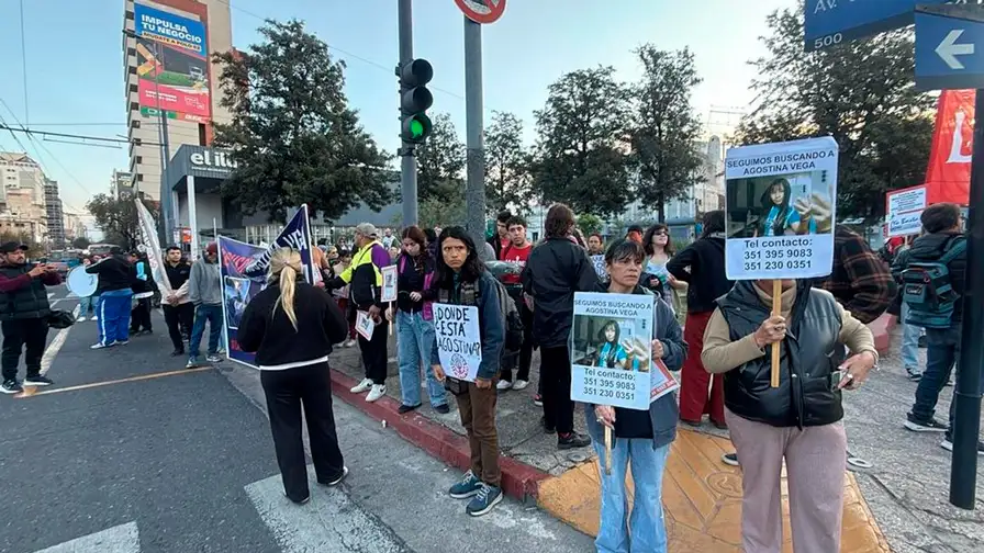Miles de personas marcharon por la muerte de Agostina.