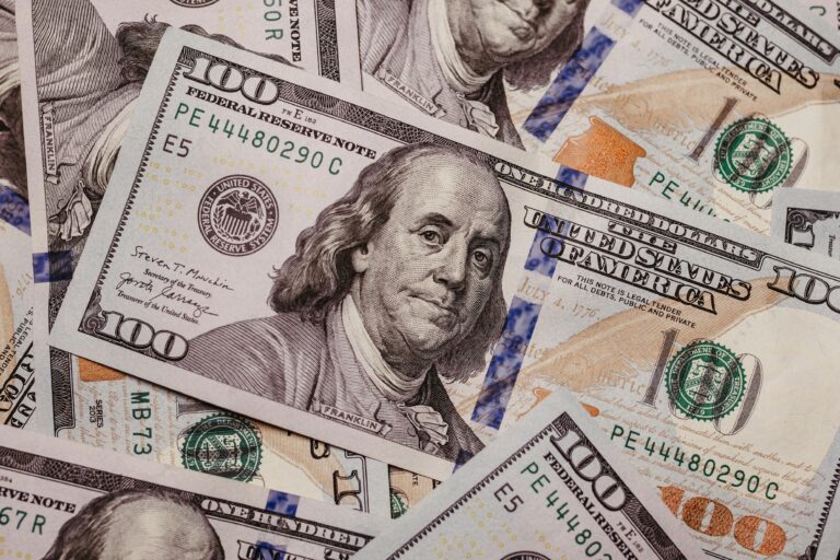 El dólar profundiza su atraso cambiario mientras…