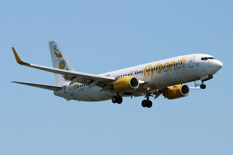 Caos en Flybondi: un solo avión y canceló casi…