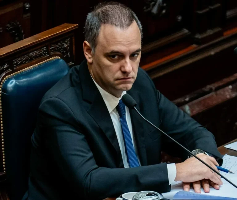 Una reñida votación bloqueó el pedido de…