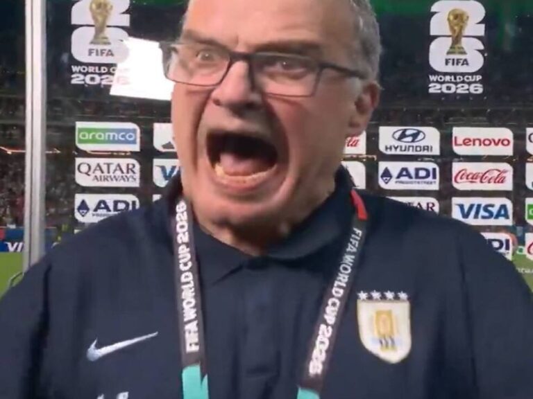 Bielsa explotó tras la eliminación de Uruguay:…