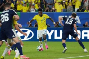 Brasil goleó a Escocia, terminó primero en su grupo y avanzó a los 16avos del Mundial
