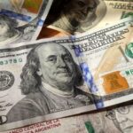 La evolución de la divisa se produce en un contexto de relativa estabilidad cambiaria.