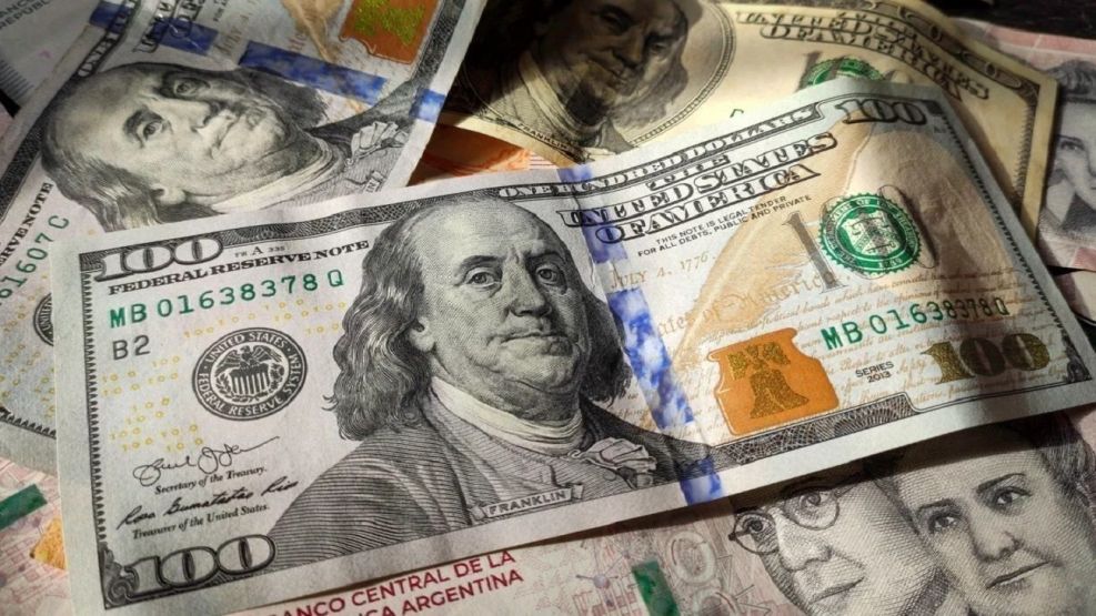 La evolución de la divisa se produce en un contexto de relativa estabilidad cambiaria.