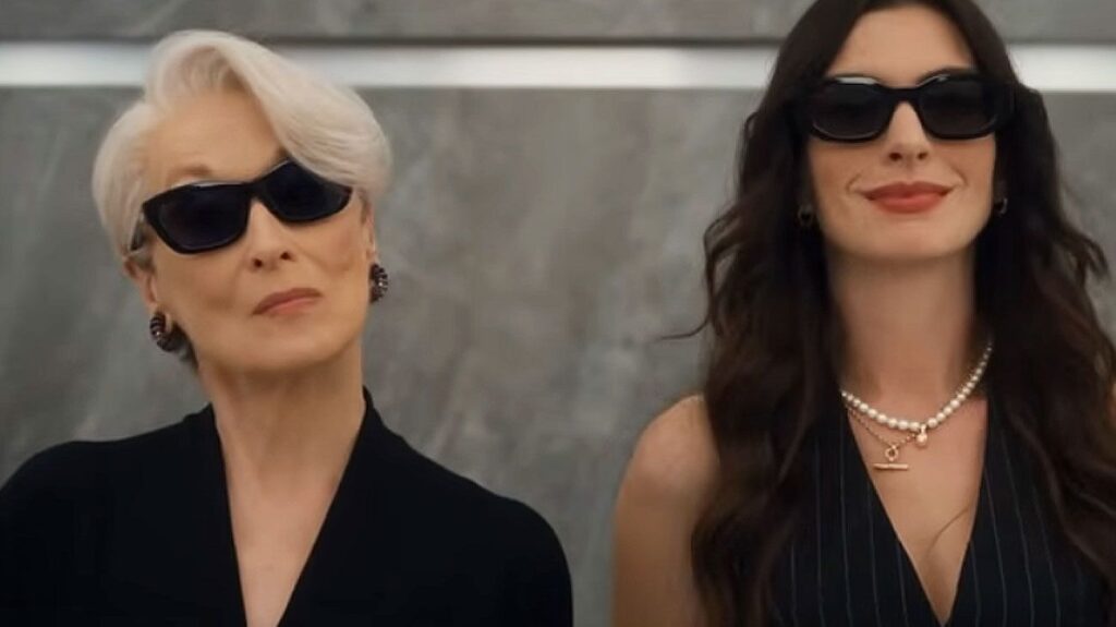 Anne Hathaway, junto a Meryl Streep.