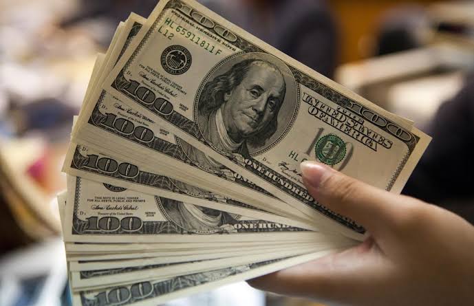Presión cambiaria: el dólar blue saltó a $1.505 y…