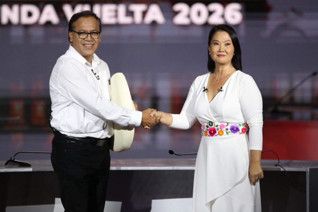Balotaje en Perú: Keiko Fujimori se impone sobre Roberto Sánchez con el 73% escrutado