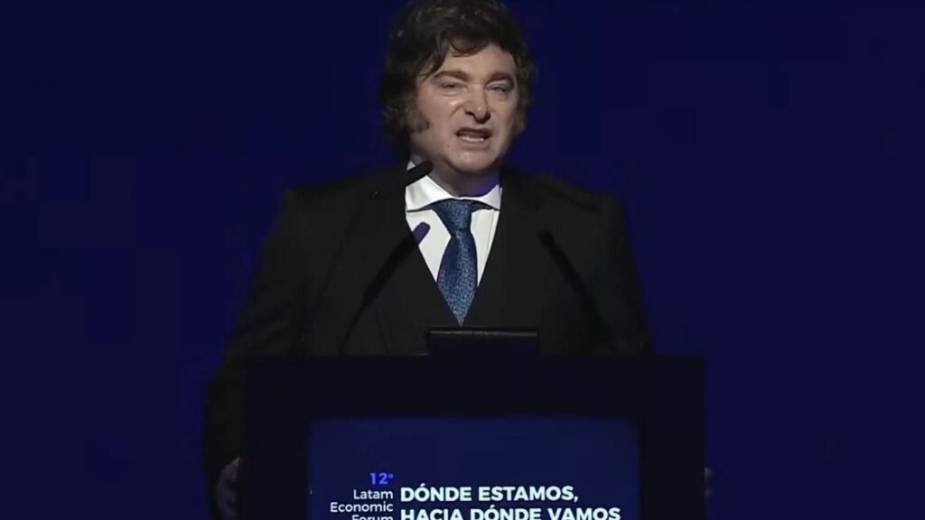 Javier Milei viaja a Brasil para respaldar a Flavio Bolsonaro en la recta final hacia las elecciones