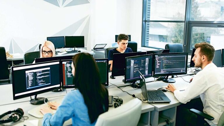 El Gobierno aumentó los sueldos de empleados…