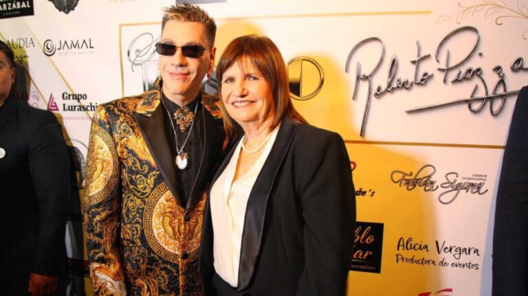 Patricia Bullrich asistió al desfile de Roberto…