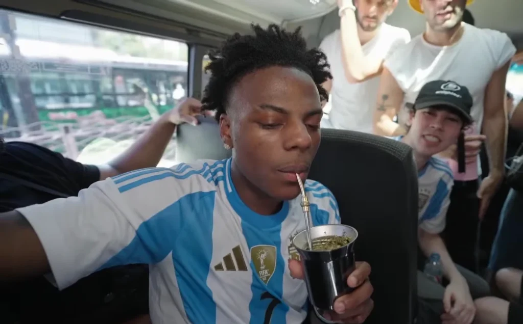 El “mufa” Speed apareció con la camiseta de Argentina y revolucionó las redes durante el partido ante Suiza