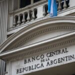 Ley de Modernización Laboral: el Banco Central habilitó el pago de sueldos en dólares