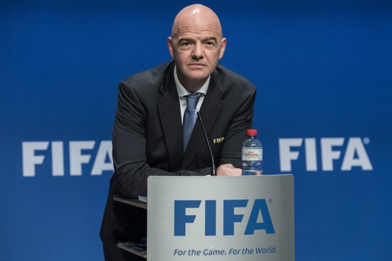 Infantino confirmó que habló con Trump y defendió…