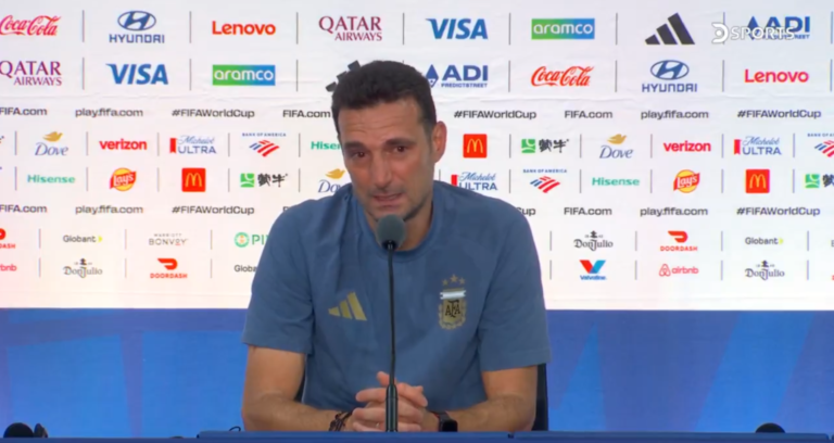 Scaloni rompió en llanto en su última conferencia…
