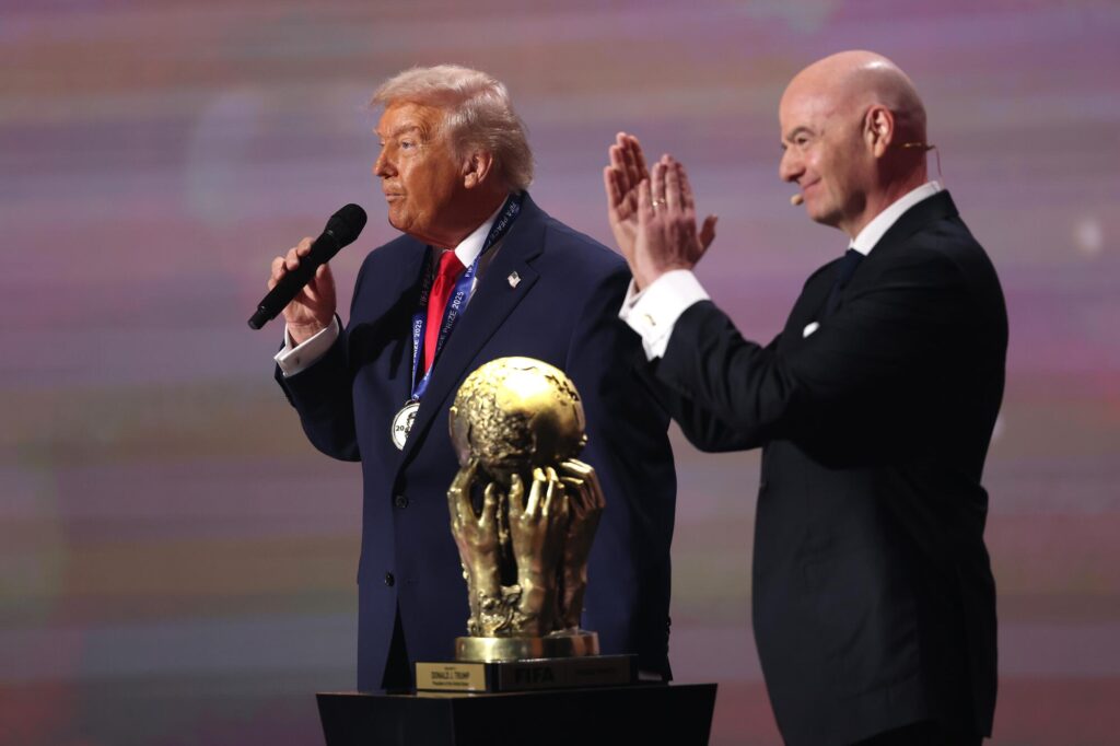 ¡Papelón! Donald Trump admitió que llamó a la FIFA para pedir la revisión de la roja a Balogun