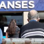 Alerta jubilados: el Gobierno definió qué grupo perderá el pago extra este mes