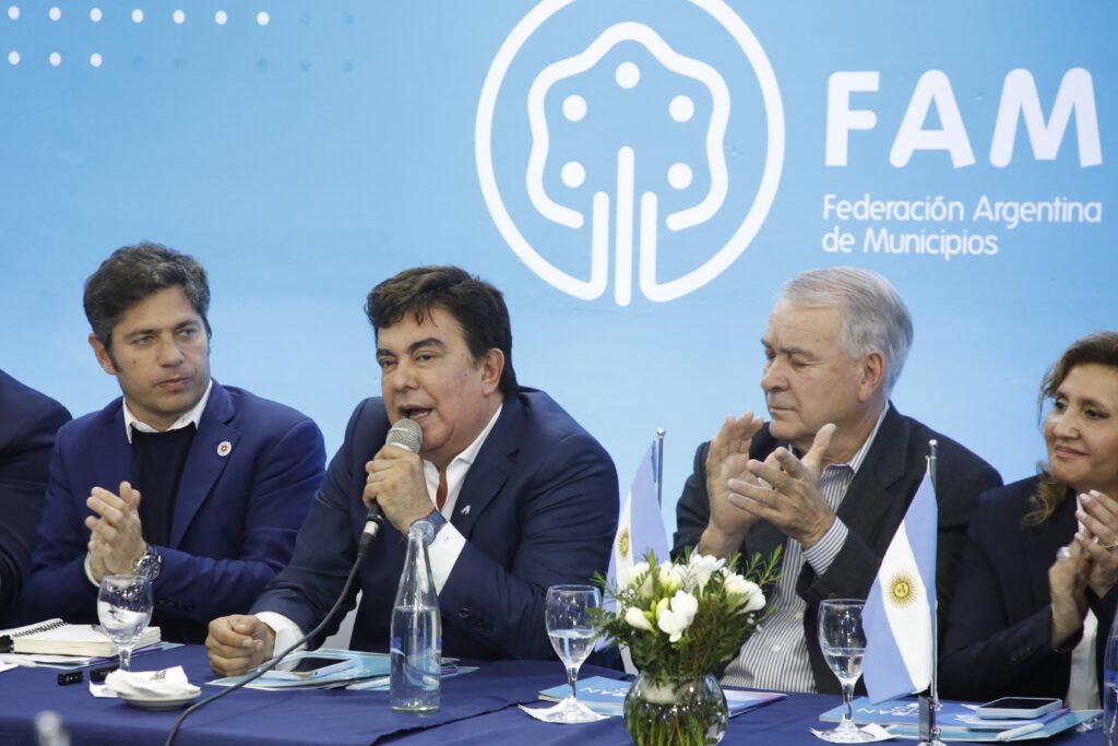 Fernando Espinoza cruzó a Javier Milei por la Ley de Extranjerización de Tierras