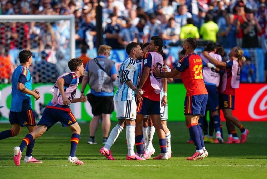 FIFA aceptó el pedido de la AFA por las sanciones: qué cambió para Paredes, Molina y Almada