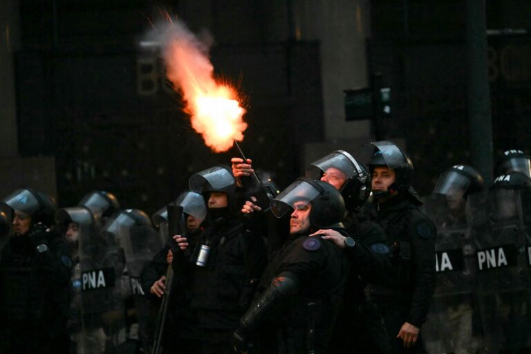 Represión en el Congreso: otra vez una fotógrafa…