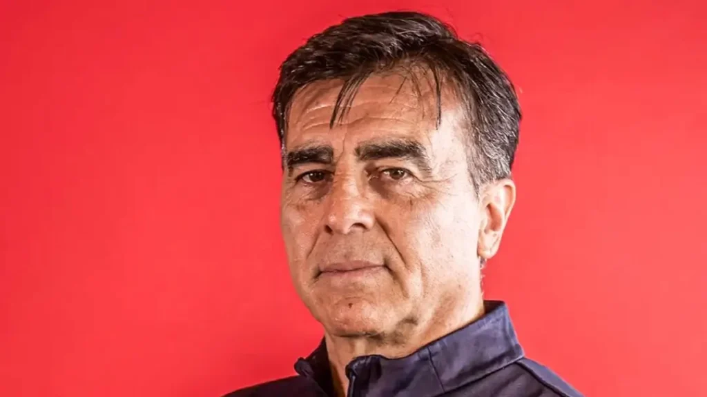 Independiente echó a Gustavo Quinteros tras el 4-0 ante Atlético Tucumán: quiénes dirigirán al Rojo