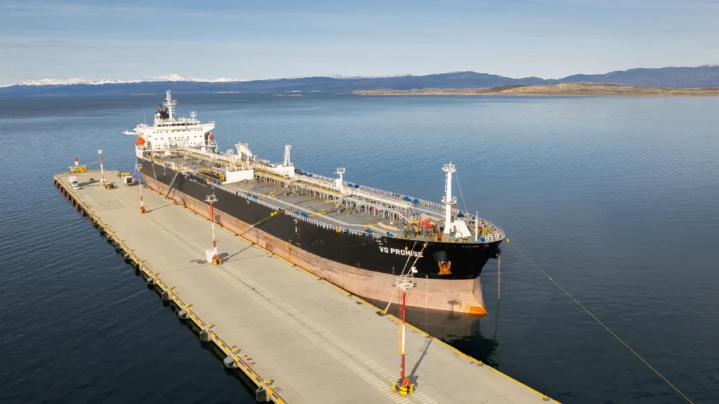 Tierra del Fuego cuestionó el amarre de un petrolero británico en Ushuaia y denunció una “grave contradicción” de Nación