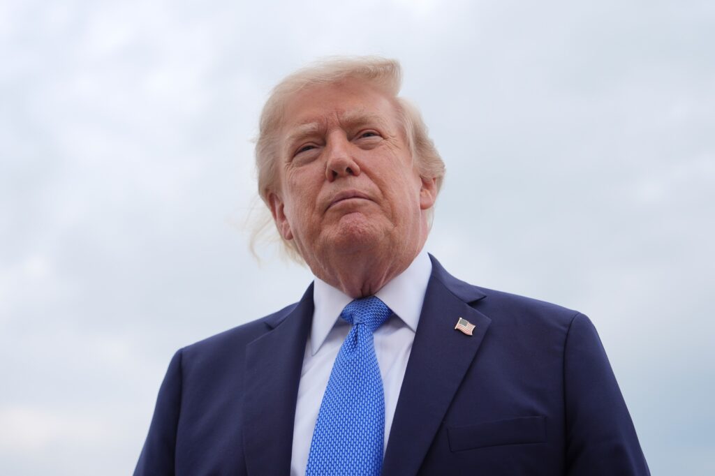 Trump negó diálogo con Irán y afirmó que el estrecho de Ormuz sigue abierto