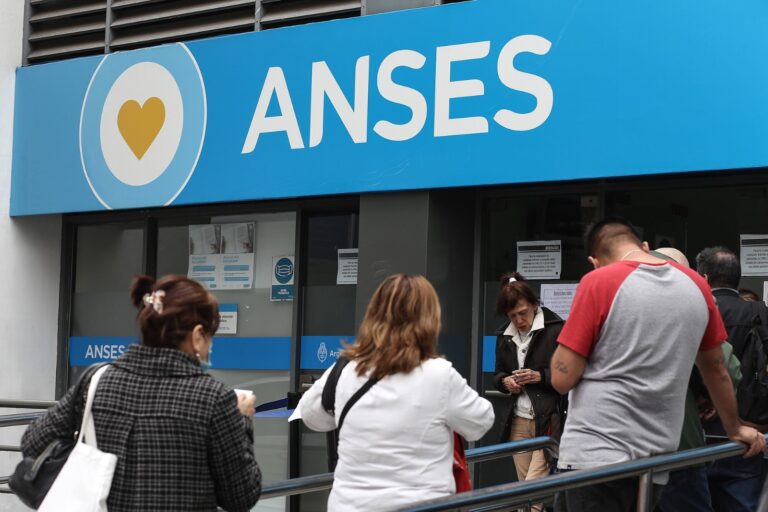 ANSES paga jubilaciones con aumento y bono: el…