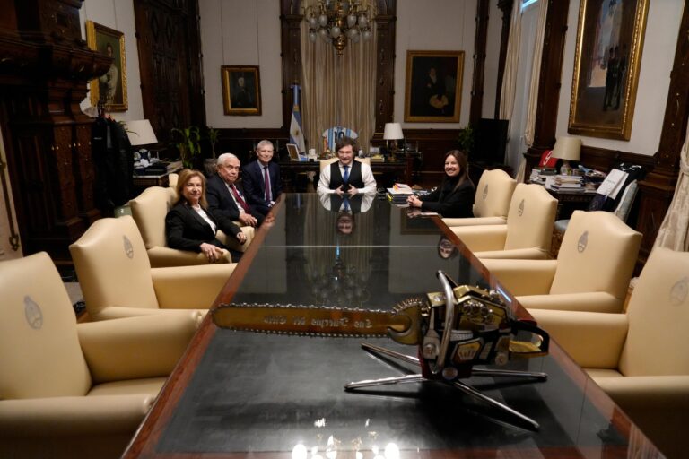 Encuentro en Casa Rosada: Javier Milei con James…