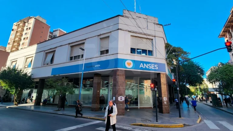 ANSES paga hoy jubilaciones con aumento y bono:…