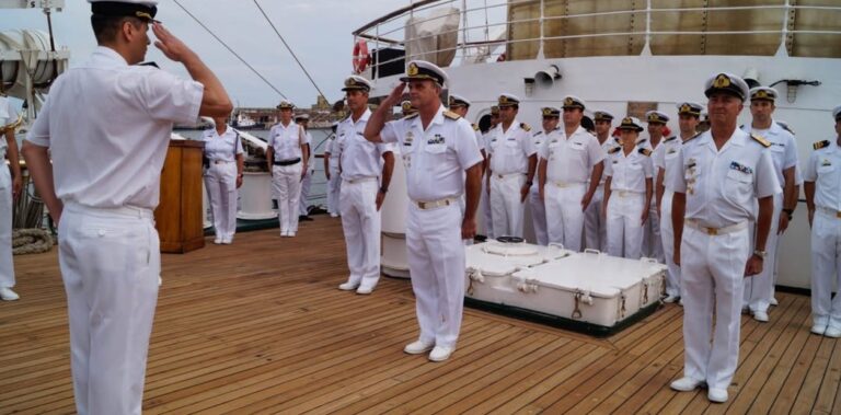 El jefe de la Armada relevó a nueve militares por…