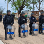 Detuvieron a cuatro mujeres vinculadas a “los monos” por vender droga detrás de una escuela en Rosario