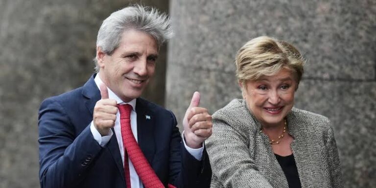 El Gobierno debe pagar hoy US$800 millones al FMI…