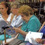 Jubilaciones, pensiones y AUH: cuánto aumentan en octubre tras la inflación de agosto