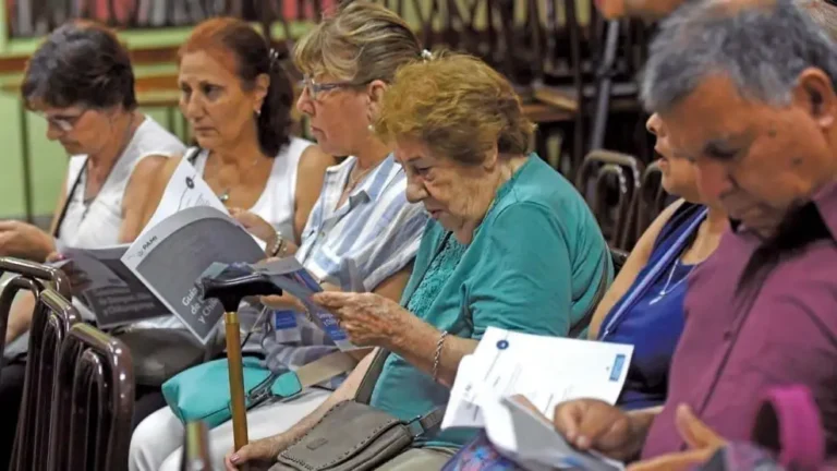 Jubilaciones, pensiones y AUH: cuánto aumentan en…
