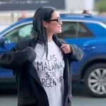 Lali Espósito: Cuestionó al Gobierno usando una remera de las Malvinas en España