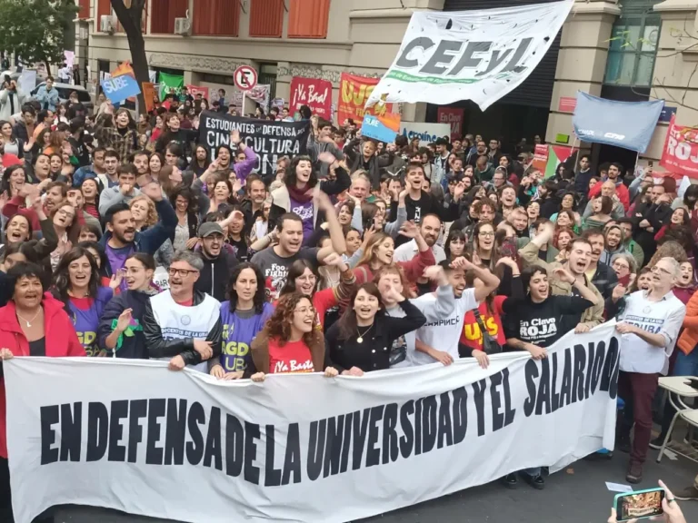 La comunidad universitaria volvió a las calles…