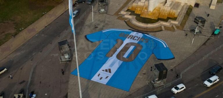 Rosario sorprendió a Messi con una camiseta…