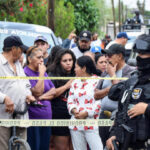 Dos exalumnos atacaron una escuela de México con machetes y mataron a la subdirectora