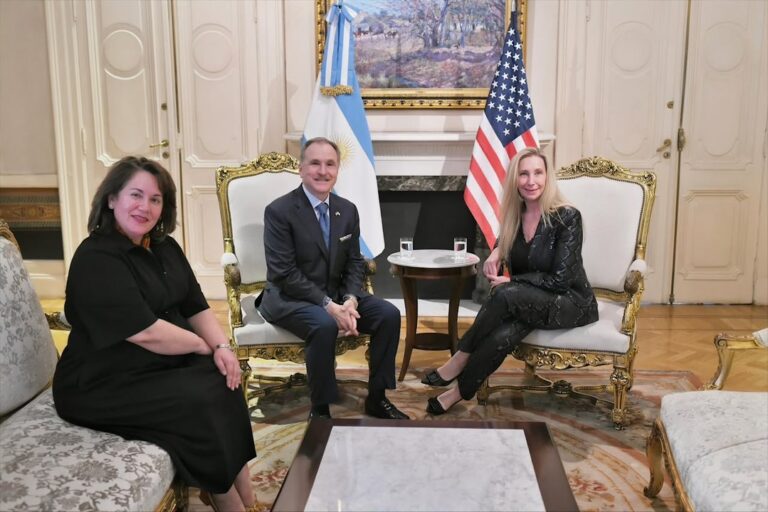 Karina Milei reforzó el vínculo con Estados…