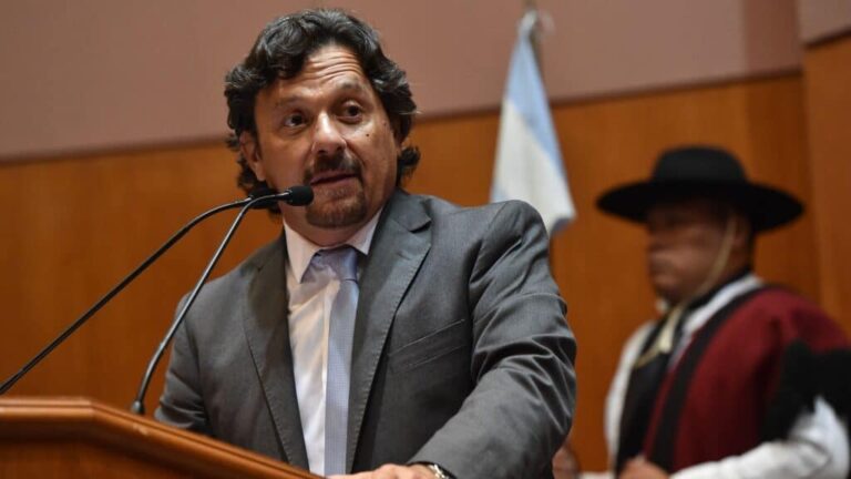 Sáenz cuestionó las condiciones para privatizar…
