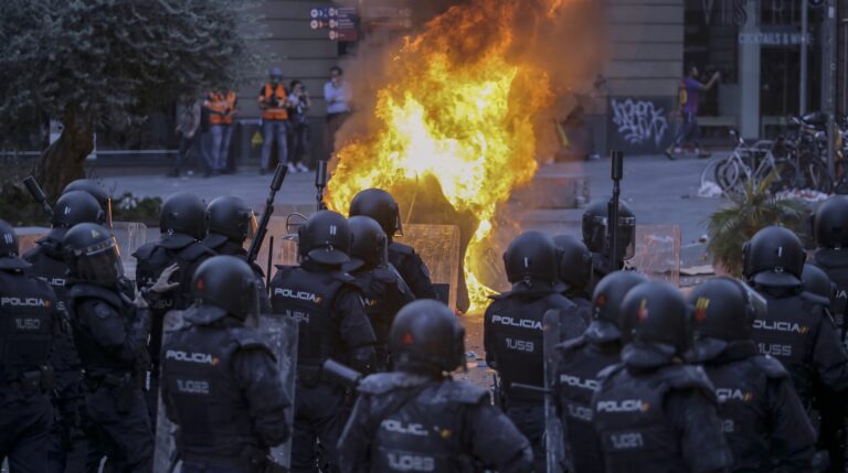 Caos en Barcelona: casi 100 arrestados tras una…