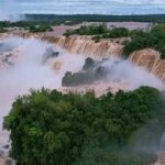 Fuerte crecida en las Cataratas del Iguazú: qué circuitos cerraron y qué servicios siguen abiertos