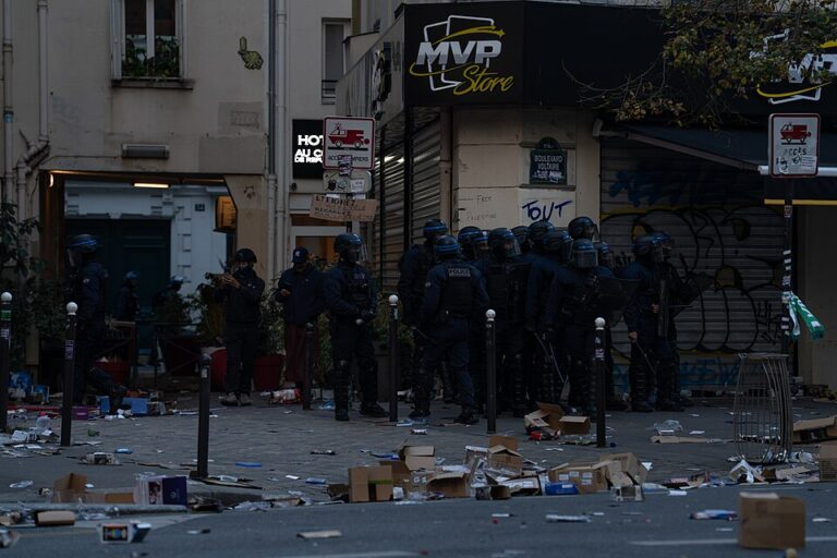 Francia vivió una nueva jornada de violentas…